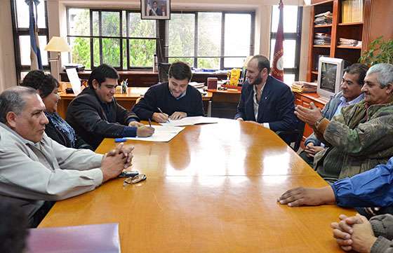 El Ministerio de Gobierno continúa el plan de regularización de centros vecinales