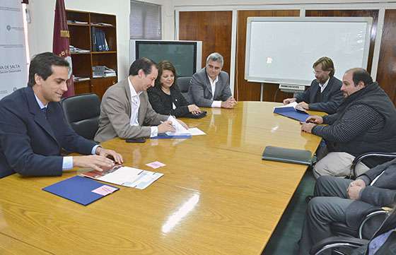El Gobierno ejecutará junto a otras entidades un programa de desarrollo emprendedor
