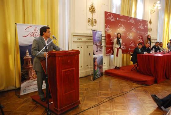 El ministro de Turismo presentó el informe anual
