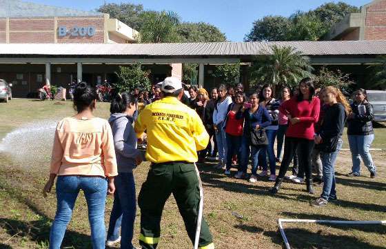 Defensa Civil realiza relevamiento en cuarteles de Bomberos y capacitación a alumnos de la UNSa en Orán