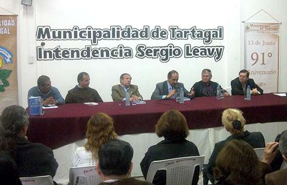 En Tartagal y General Mosconi presentaron dos libros editados por la Comisión Provincial Década Bicentenaria