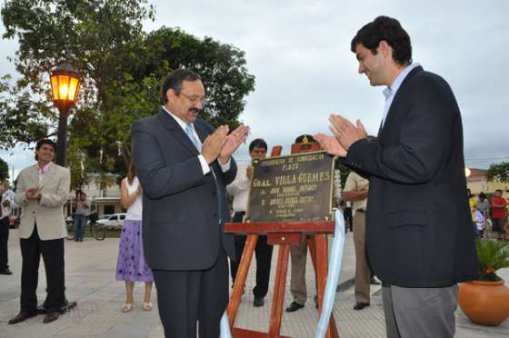 En Tartagal, Urtubey habilitó las obras de refacción de la plaza Villa General Güemes