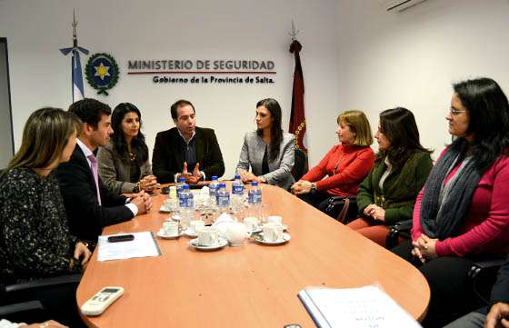 Funcionarios del Ejecutivo explicaron a jueces el funcionamiento de los botones antipánico