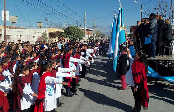 Integrantes de los Cuerpos Infantiles de Policía prometieron lealtad a la bandera