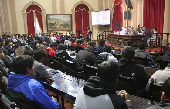 Funcionarios provinciales analizaron con estudiantes los delitos vinculados con el microtráfico de drogas