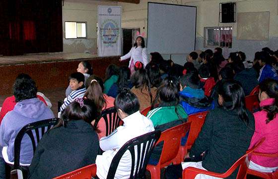 Se dictó una charla de prevención de las adicciones en el barrio Santa Lucía
