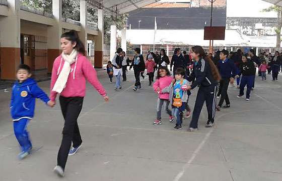 Defensa Civil realizó capacitaciones y simulacros de sismo en el norte de la provincia