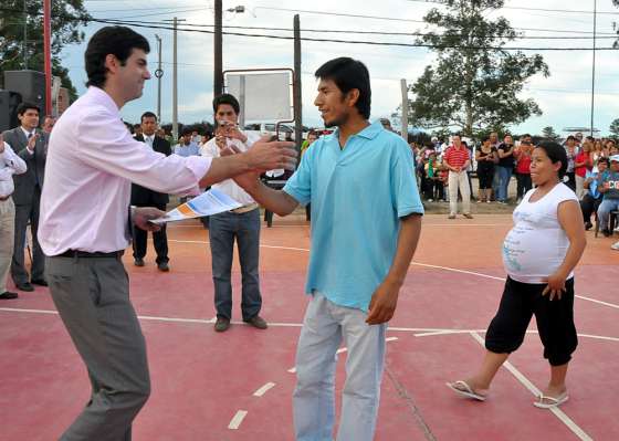El Gobernador entregó 25 viviendas en General Güemes 