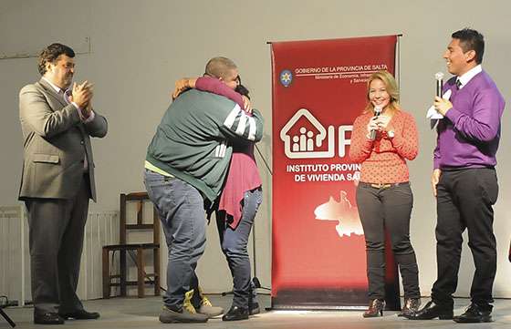 Se realizó el sorteo de viviendas en Embarcación