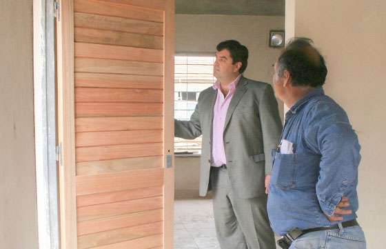 El presidente del IPV verificó la ejecución de 45 viviendas en Embarcación
