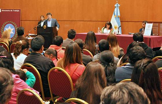 Certificaron competencias en diversos oficios casi tres mil salteños