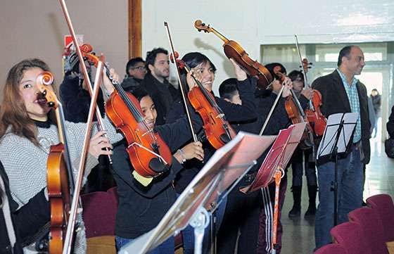 Las orquestas escolares recibieron más de 250 instrumentos musicales