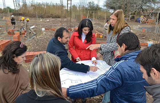 La ministra Cansino verificó el avance de obra del refugio para víctimas de violencia que se construye en Salta