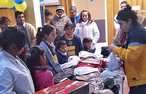 El club Boca Juniors donó ropa y equipamiento a una escuela de Rosario de la Frontera