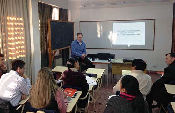 Capacitan a formadores universitarios en emprendedurismo