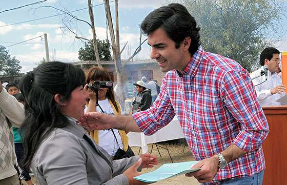 Familias de Rosario de Lerma recibieron escrituras de sus terrenos y pensiones no contributivas