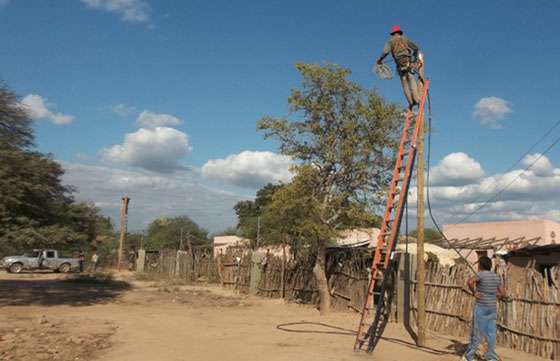 Supervisaron las obras de la ampliación de la red eléctrica en Misión Wichí