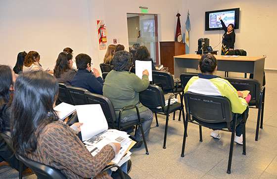 Establecimientos secundarios de Capital implementan un programa para generar hábitos saludables