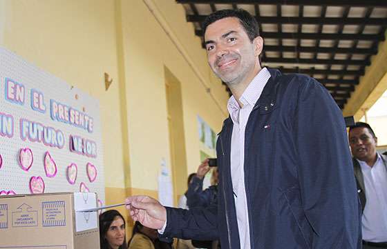 PASO: Urtubey emitió su voto y destacó la participación ciudadana en democracia