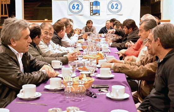 El ministro Costello se reunió con representantes de las 62 Organizaciones