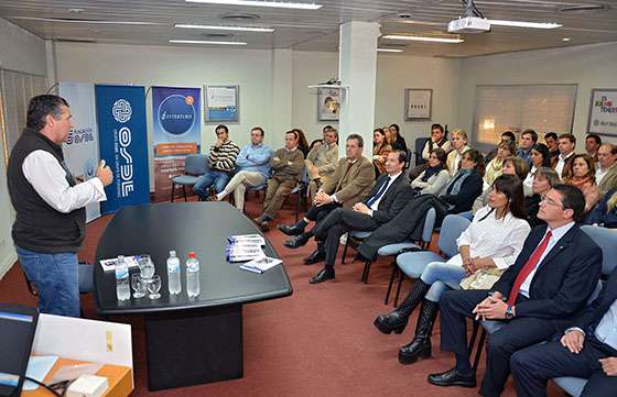 El Gobierno auspició una charla motivacional para el sector Industrial