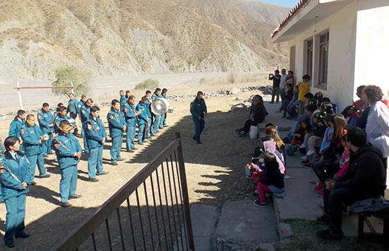 El Servicio Penitenciario realizó una actividad solidaria en la escuela de El Mollar