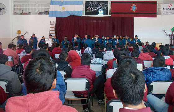 Estudiantes de Campo Quijano asistieron al concierto didáctico de la banda de música del Servicio Penitenciario