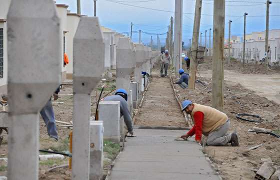 El IPV construirá pavimento, cordón cuneta y veredas en barrio Democracia