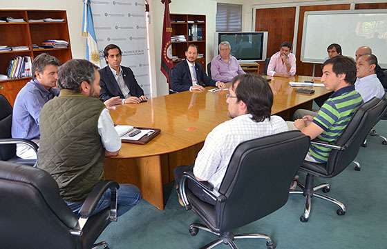 El ministro Saravia recibió a empresarios que participarán en la ExpoCruz