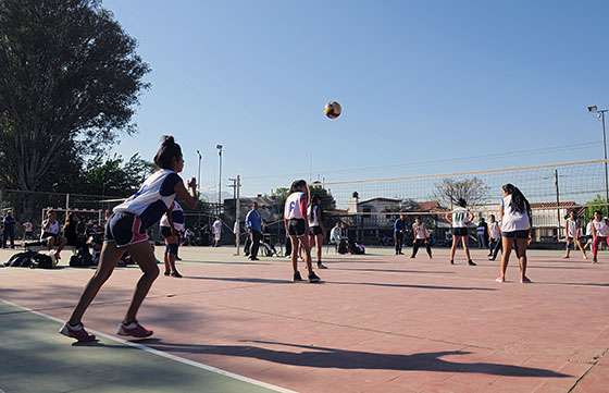 700 estudiantes participan del intercolegial de vóley en el Hogar Escuela