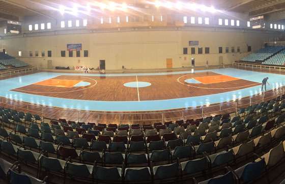 Avanzan los trabajos  de reparación  del piso flotante del estadio Delmi