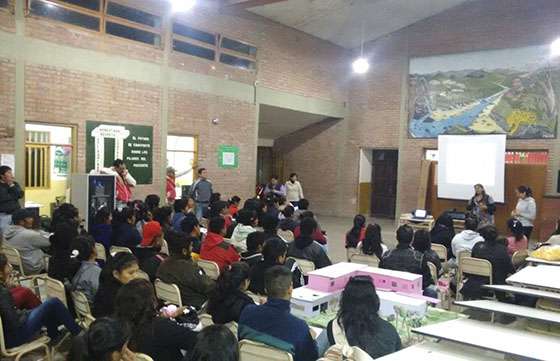 Capacitan a adolescentes de Isla de Cañas y Nazareno sobre noviazgo sin violencia