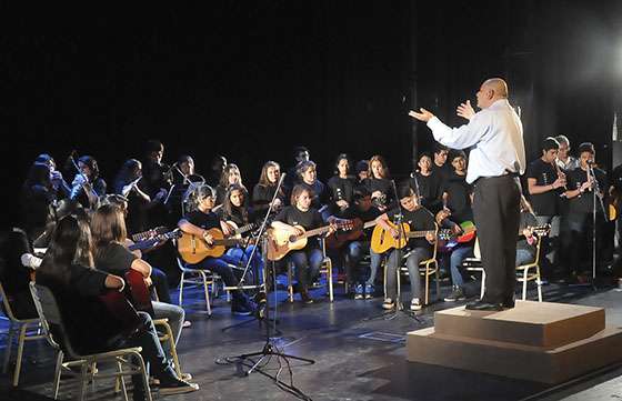 Gran presentación de la orquesta andina del colegio Polivalente de Artes en Teatro Provincial