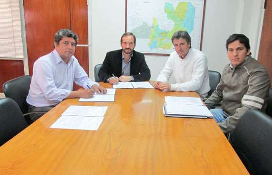 Asisten a pequeños productores de Coronel Moldes y La Viña para la compra de tractores