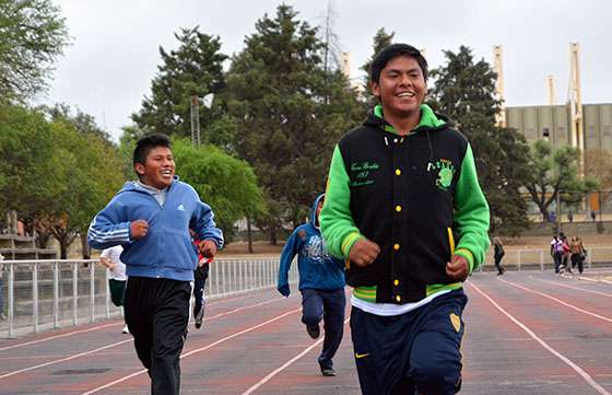 Niños y jóvenes de escuelas especiales disfrutaron del desafío de las Olimpíadas en el Legado Güemes