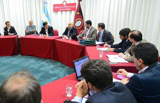 La próxima semana se inaugurará el hospital de La Poma y se entregarán móviles a la Policía de Salta