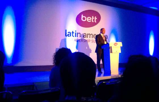 En México Dib Ashur expuso sobre el uso de la tecnología educativa ante líderes mundiales