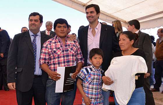 Urtubey entregó 48 viviendas  en Las Palmas, Cerrillos