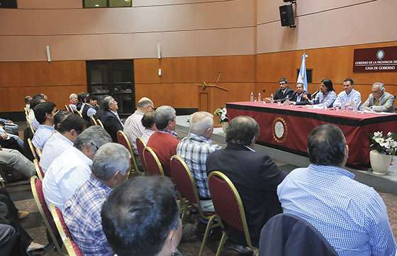 Parodi informó a intendentes electos las proyecciones para fin de año y 2016