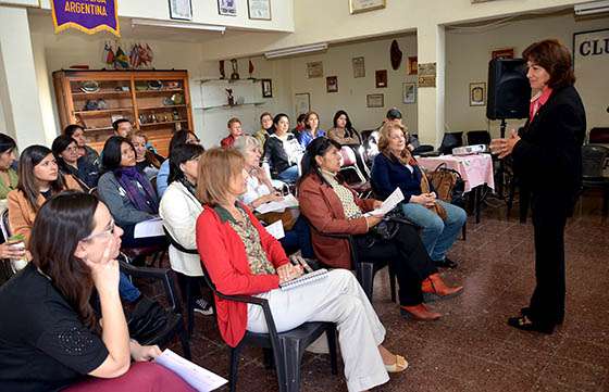 Ciudadanos se capacitan para desarrollar lazos vecinales saludables