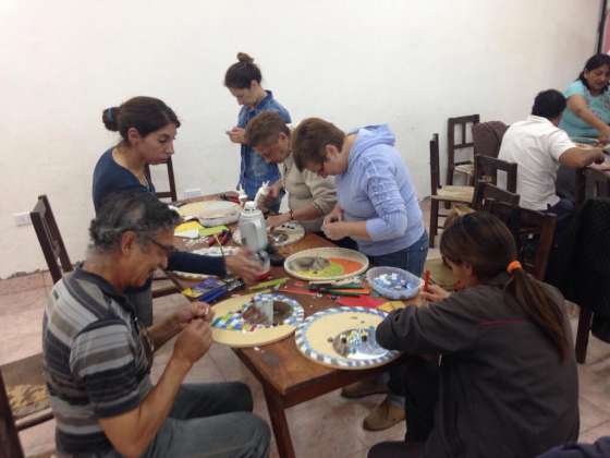 Emprendedores de los barrios se capacitan en mosaiquismo y reciclado