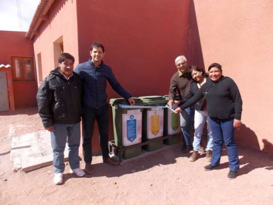 Vecinos de Tolar Grande separan residuos