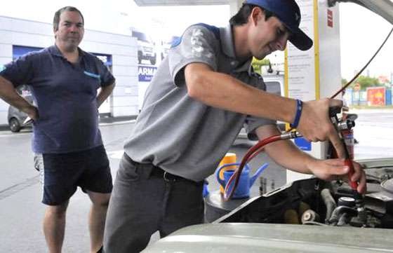 Se mantendrá el precio del GNC por un acuerdo con expendedores locales