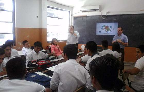 Jóvenes oranenses participan en los talleres “Futuros Emprendedores”