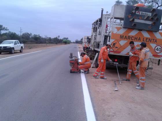 Comenzaron los trabajos de señalización horizontal en la ruta provincial Nº 54