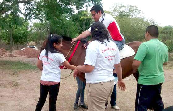 Jóvenes en Acción desarrollaron proyectos de teatro y equinoterapia en La Viña