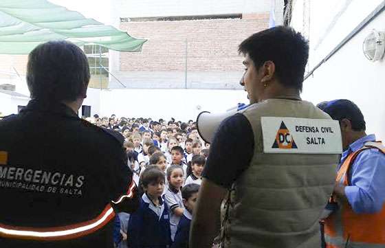 Capacitación y simulacro de sismo en establecimientos de Capital