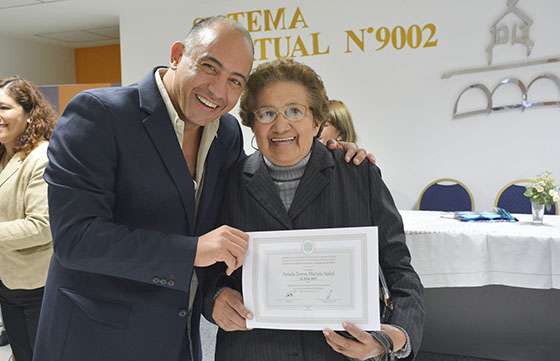 Miles de jóvenes y adultos finalizan sus estudios con el sistema virtual