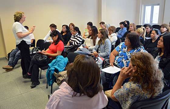 Jóvenes, estudiantes y vecinos se capacitan en comunicación para la prevención del conflicto