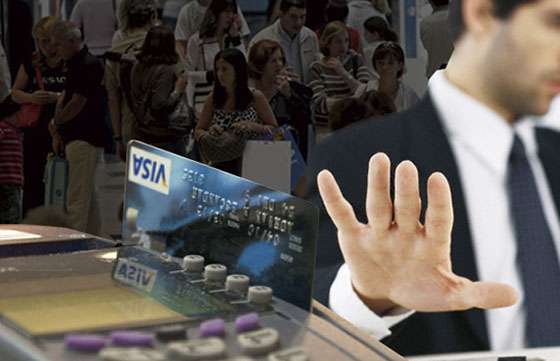 Las tarjetas de crédito no podrán obligar al consumidor a pagar un seguro de vida